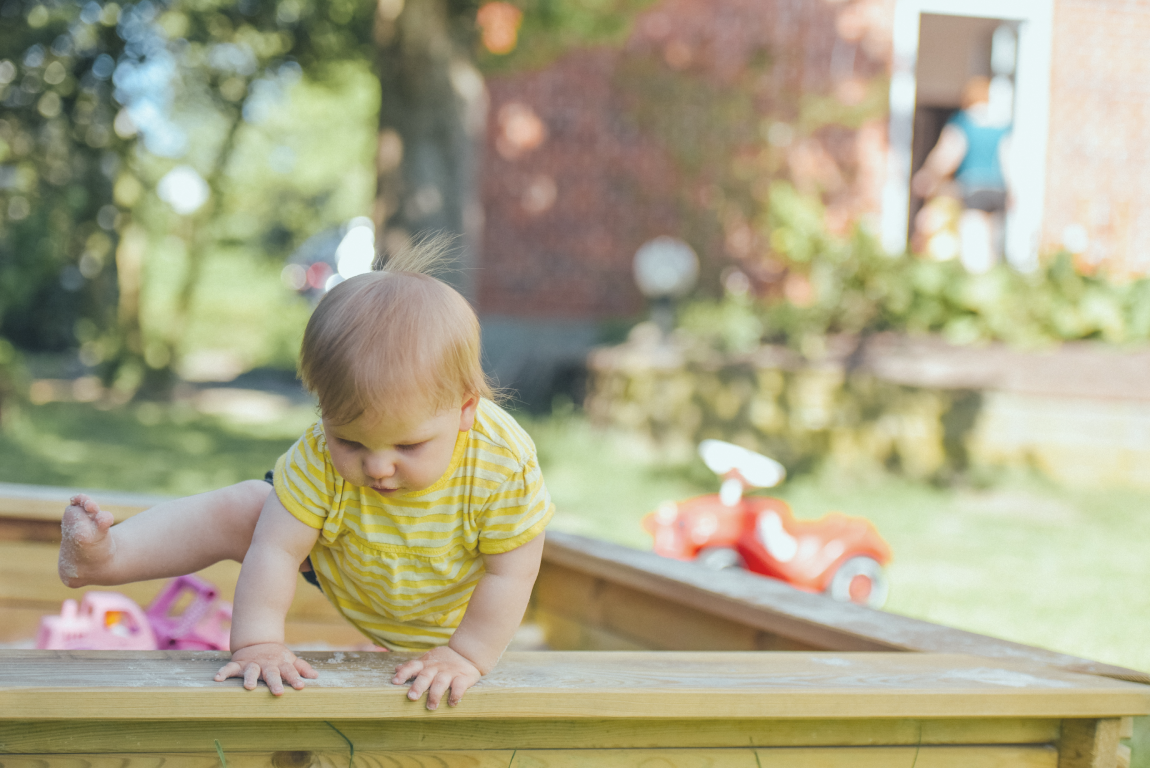 alexander-dummer-x4jRmkuDImo-unsplash Pic of a toddler trying to climb and get out of barricaded area