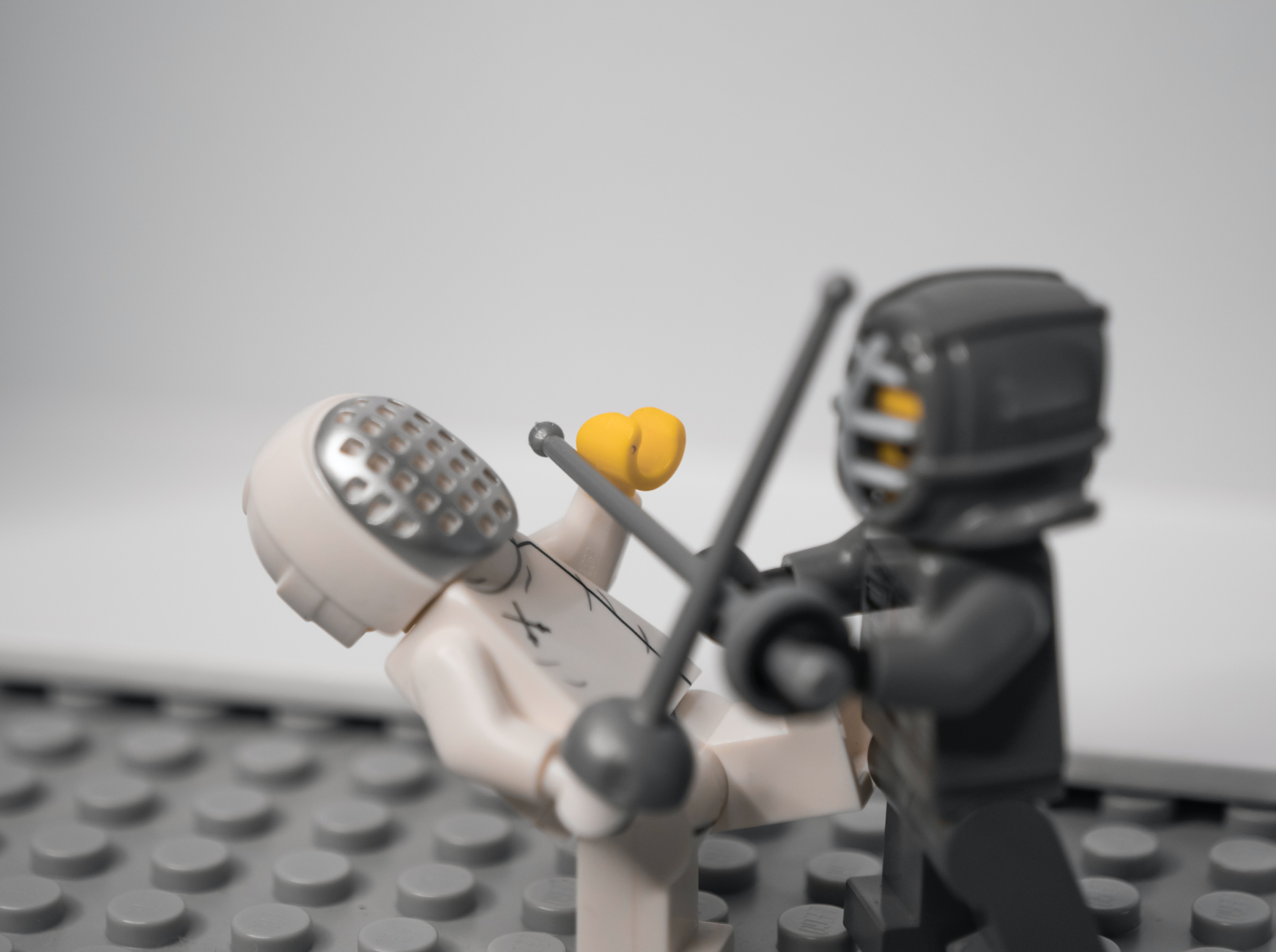 Pic of lego with 2 figurine fighting
